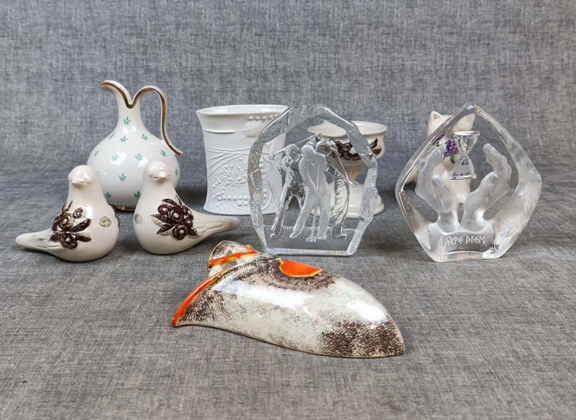 Porslin & glas. Bl.a Vas Bertil Vallien, konstglas Mats Jonasson m.m.