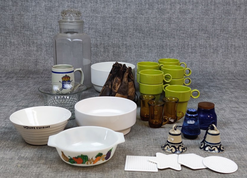 Diverse porslin & glas, Spelkulor.