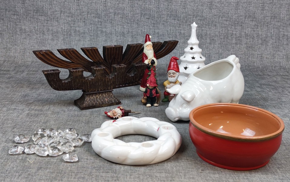 Diverse Jul. Bl.a 2 äldre ljusstakar m.m.