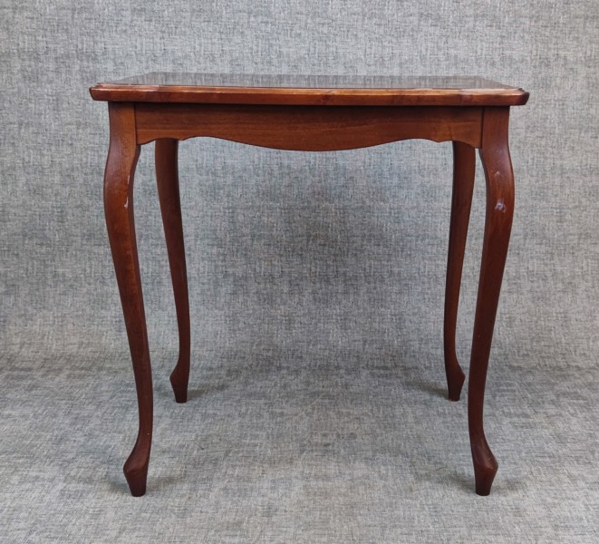 Mindre bord. Rokoko-stil.