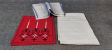 Diverse textil. Mestadels dukar.