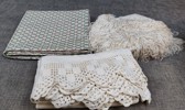 Diverse textil. Mestadels dukar.