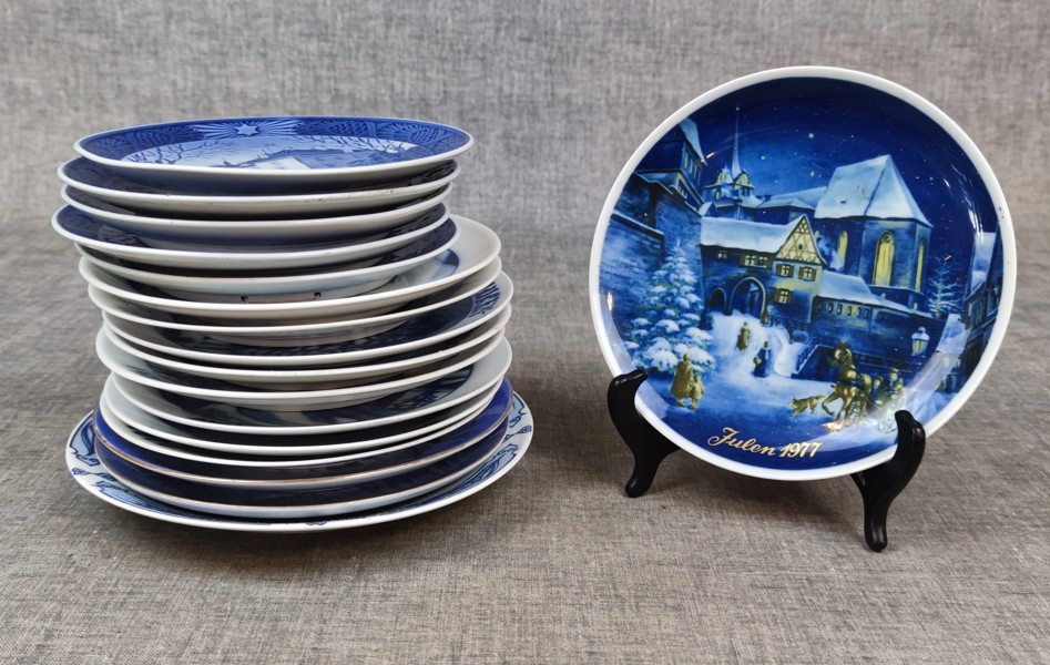 Diverse samlartallrikar.