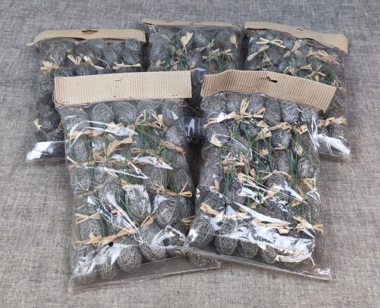 Påskpynt. Ägg i nät på pinne. Ca: 175 stycken.