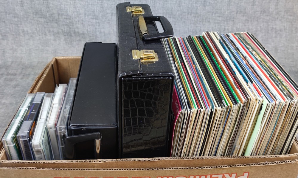 Diverse vinyl, CD-Skivor & kassettband.