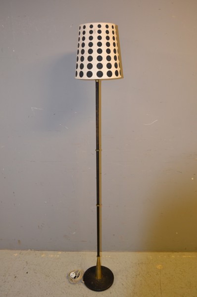 Äldre golvlampa.