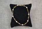 Armband. 18K Guld, Vikt 2,58 gram inkl pärlor, syratestat.