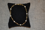 Armband. 18K Guld, Vikt 2,58 gram inkl pärlor, syratestat.
