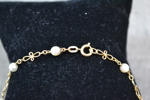 Armband. 18K Guld, Vikt 2,58 gram inkl pärlor, syratestat.