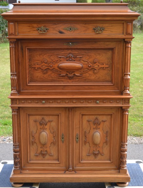 Chiffonjé. Nyrenässans, Ek, 1800-talet.
