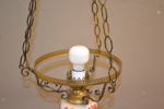 Taklampa. Porslin, glas & metall, 1900-talet.