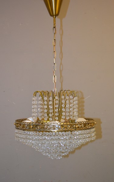 Ljuskrona. Mässing & prismor, Eriksmålaglas, 1900-talet.