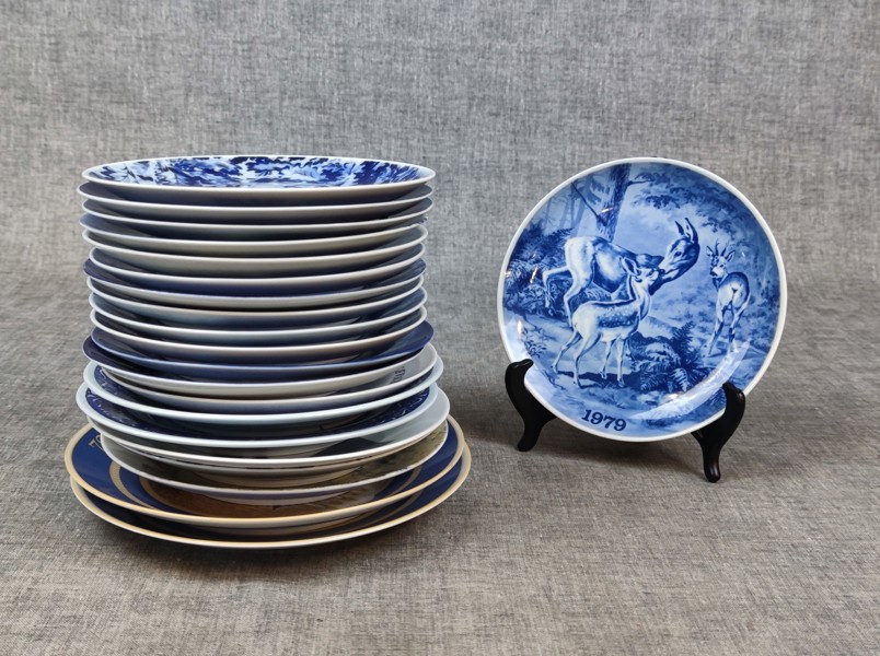 Diverse samlartallrikar.