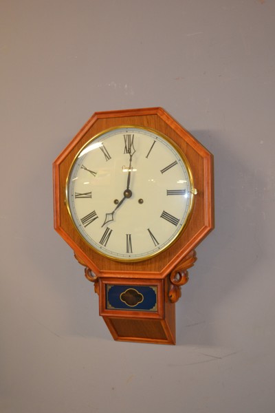 Väggur. En Genfa modell från Carl Wesrh.