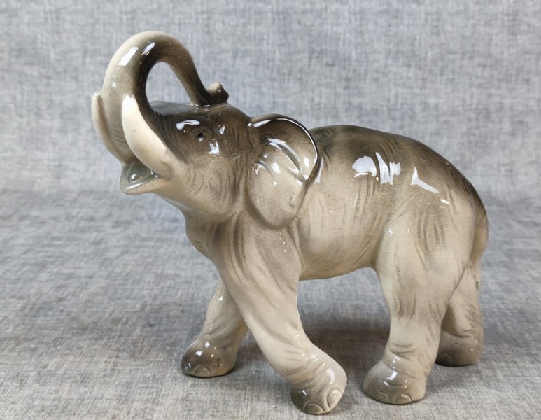 Figurin. Elefant, Porslin, troligtvis Tyskland.