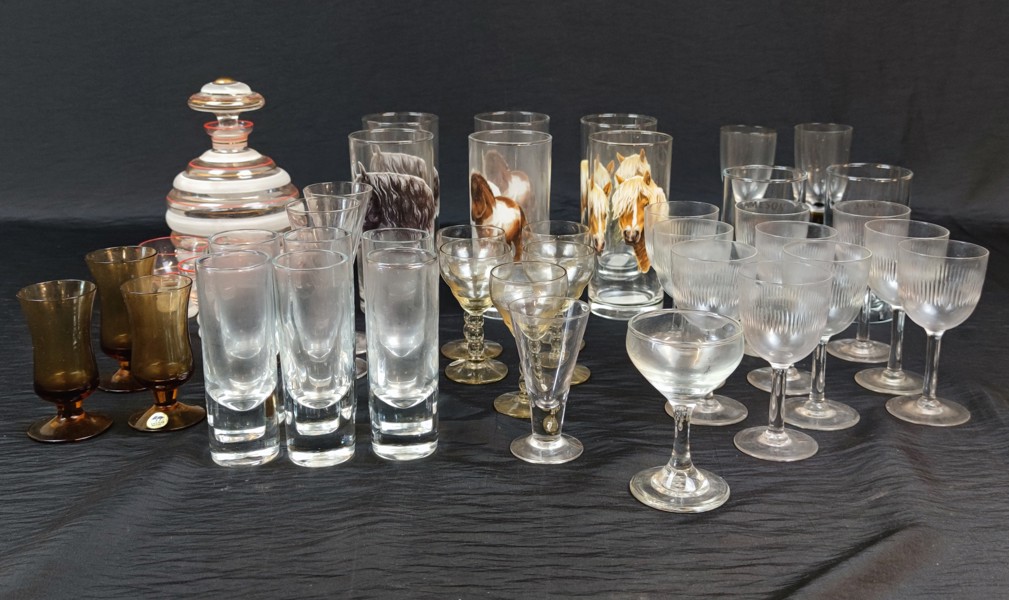 Diverse glas. Bl.a 6 Grogglas med hästmotiv, Glimma m.m.