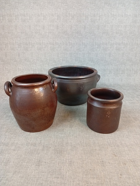 3 Krus. Höganäs 2 & 8 liter, Samt Wallåkra 5 liter.