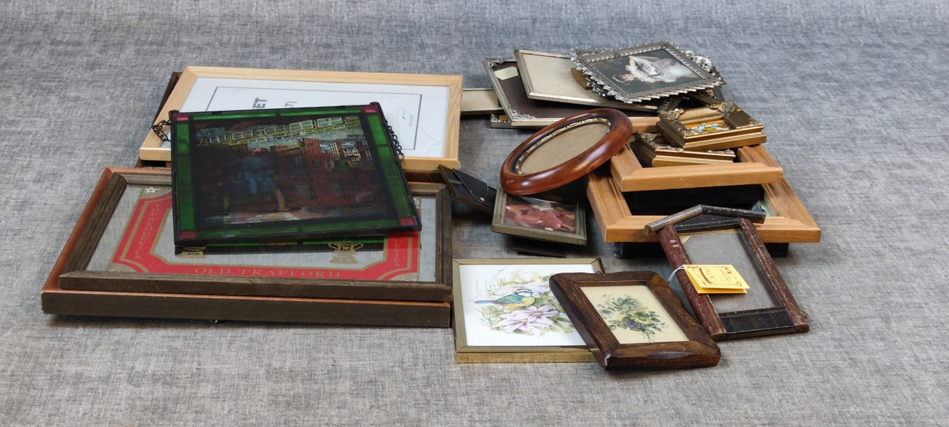 Diverse mindre tavlor & ramar. Bl.a äldre.