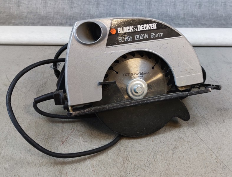 Cirkelsåg. Black & Decker DB 865, 1200W.