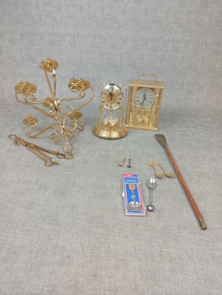 Diverse Bl.a Årsur, Ljuskrona m.m.