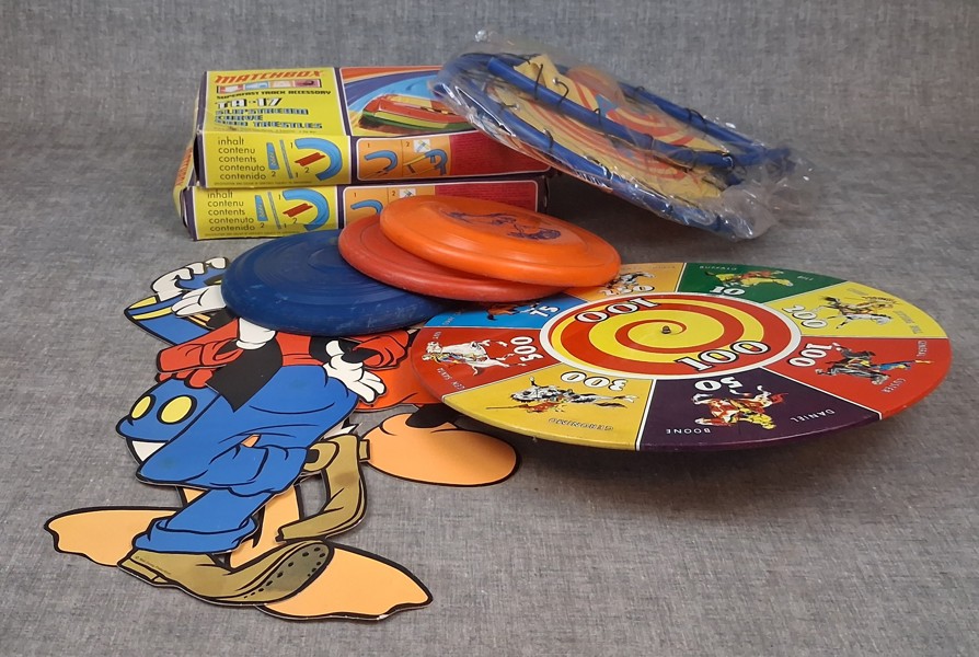 Diverse äldre leksaker.