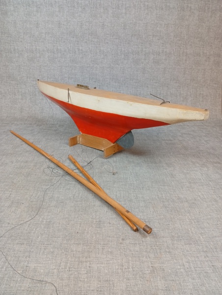 Modellbåt / Båtvrak. Renoveringsobjekt.