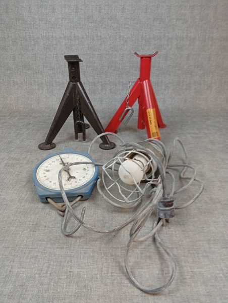 Diverse. Bl.a Pallbock m.m.