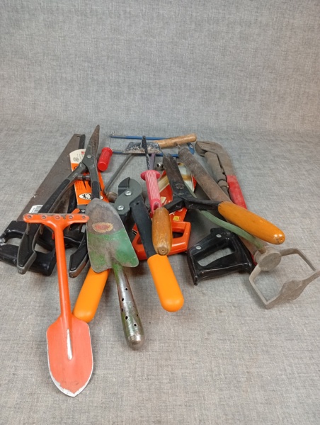 Diverse Trädgårdsverktyg. Såg m.m.