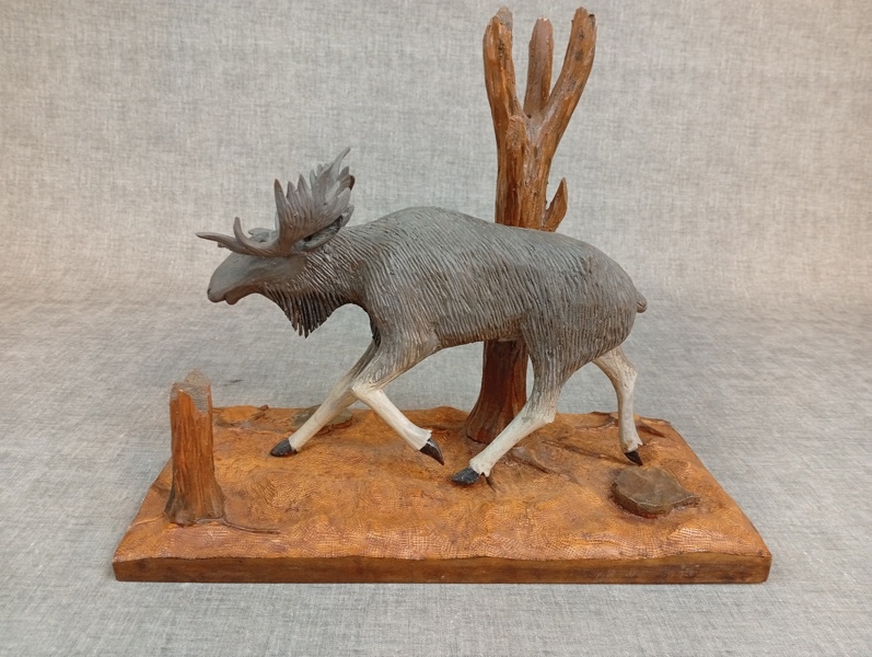 ARVID FRANZEN. Skulptur i form av älg, trä, Björkliden, osignerad.