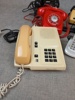 Diverse telefoner. Bl.a Bakelit m.m.
