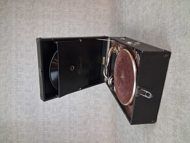 Resegramofon. Harmoni, 1900-talet.