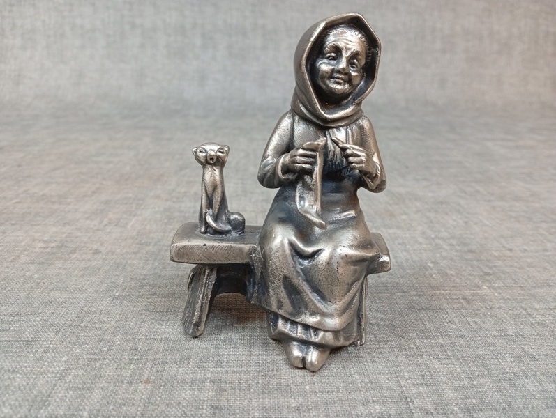 Figurin. "Peltro", Italien, Försilvrat tenn.