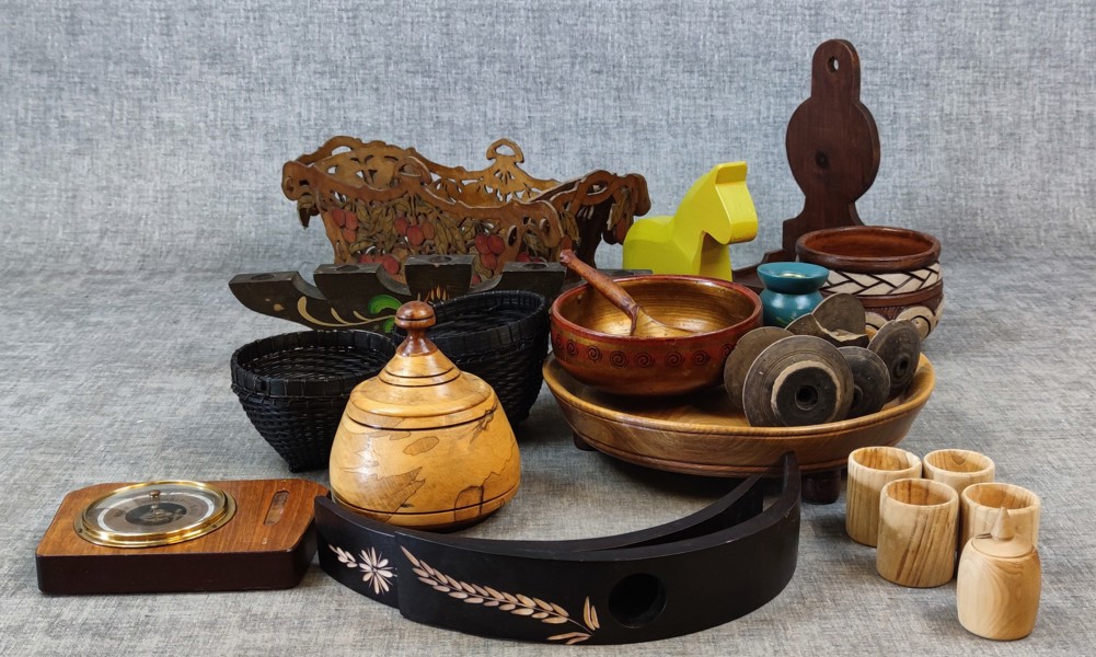 Diverse trä. Bl.a Allmoge.