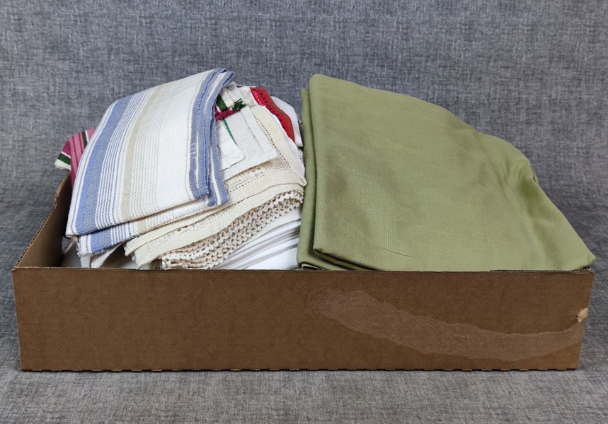 Diverse textil. Mestadels dukar.