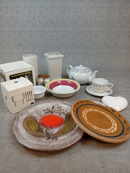 Diverse porslin & keramik. Bl.a Gustavsberg, Kvidinge, Sagaform.