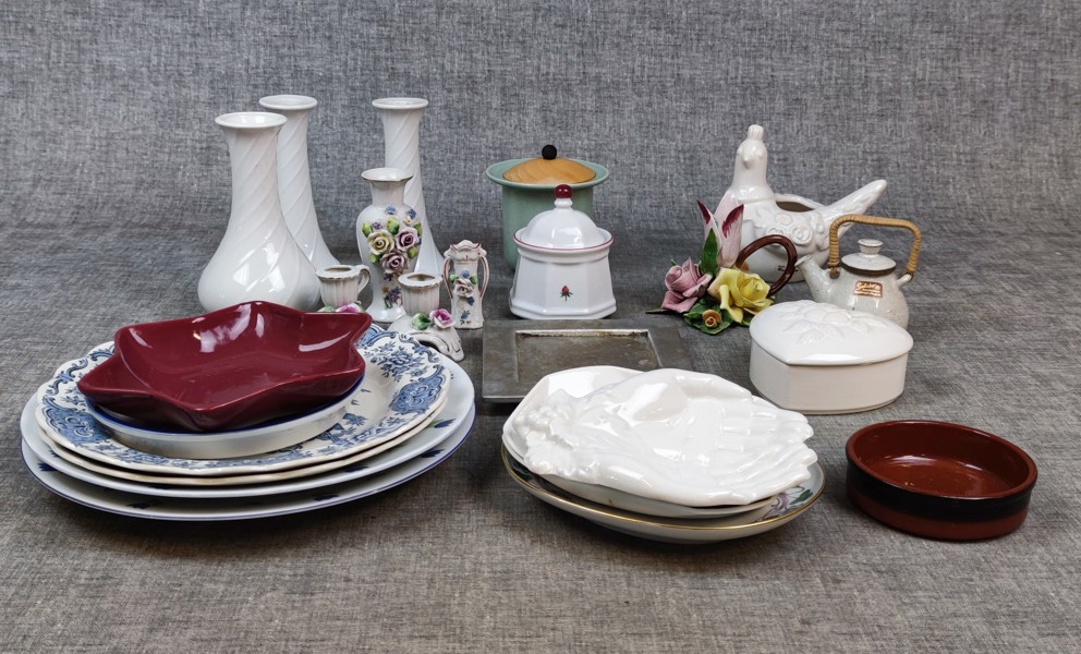 Diverse porslin & keramik. Bl.a Staffordshire, Mariehult, Höganäs m.m.
