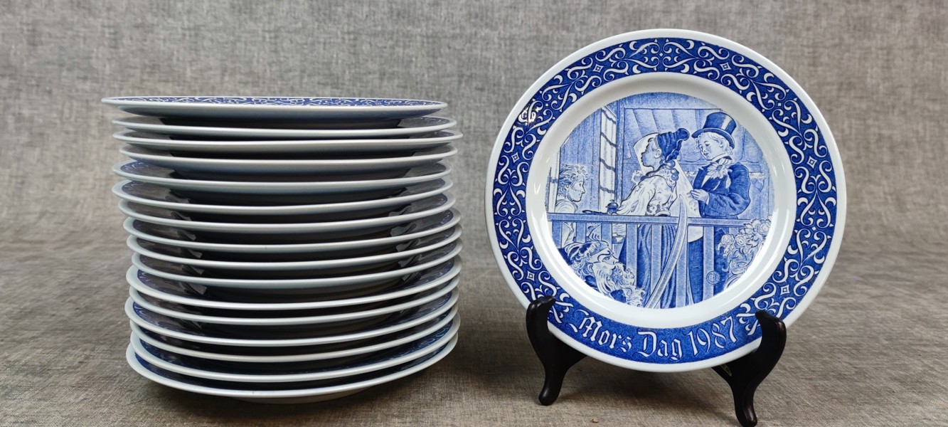 Morsdagstallrikar. Rörstrand 1970-1987.