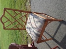 Bord, pall, 2 stolar.