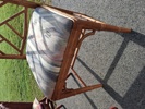 Bord, pall, 2 stolar.
