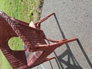 Bord, pall, 2 stolar.