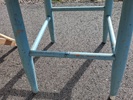 Bord, pall, 2 stolar.