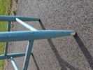 Bord, pall, 2 stolar.