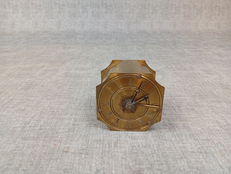 Honore rons klocka, Fransk, Mässing.