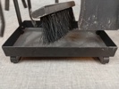 Kaminset. Eldställ med 3 redskap. Borste, skyffel, eldgaffel.