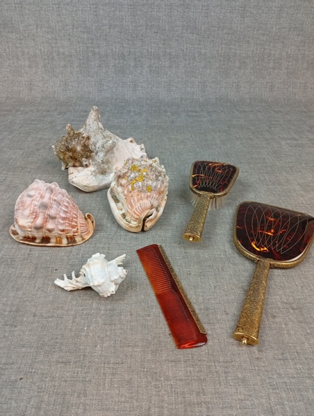 Snäckor & toalett set (Borste, Spegel & Kam).