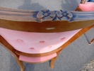 2 Karmstolar. Rokoko-stil, rosa nyans.