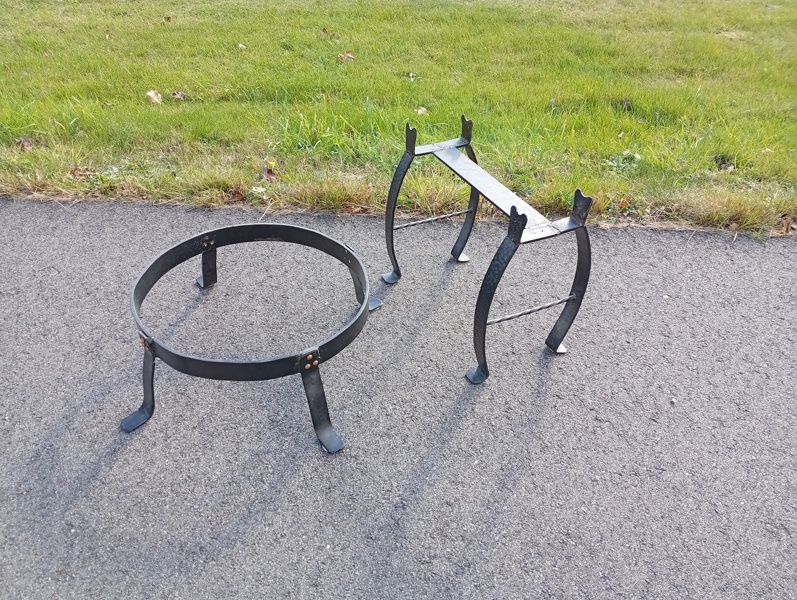 2 Golvhållare för gryta & Vattentank, Mässing.