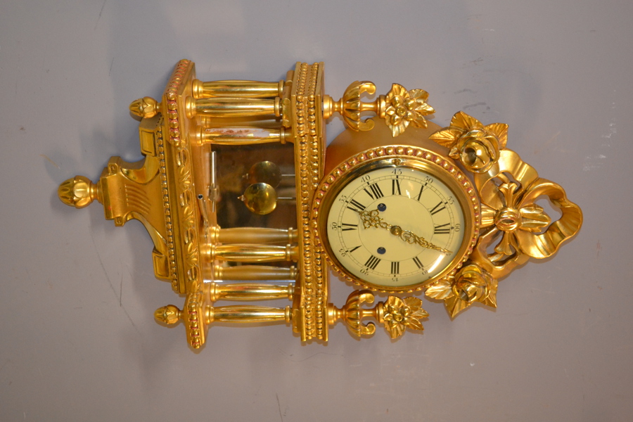 Guldpendyl. Gustaviansk-stil, 1900-talet.