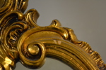 Spegel. Förgylld plast, 1900-talets senare del.