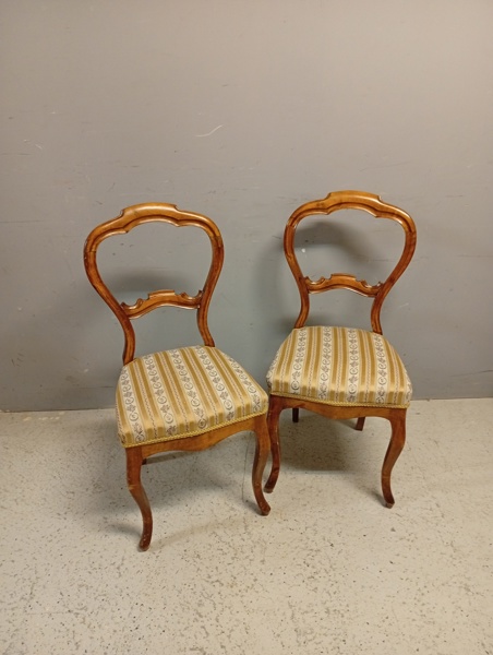 2 Stolar. Rokokostil, 1900-talet.